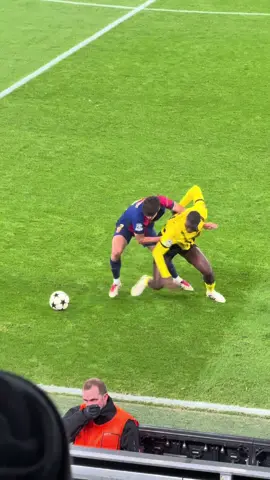 😮‍💨 #barca #paucubarsi #lamineyamal #fcbarcelona #championsleague #footballtiktok #skills 