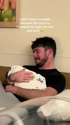 The moments when dad held his child for the first time ❤️ #dad #dadsoftiktok #family #daddysgirl #dadlife #daddydaugther #daddyshome #fyp#usa