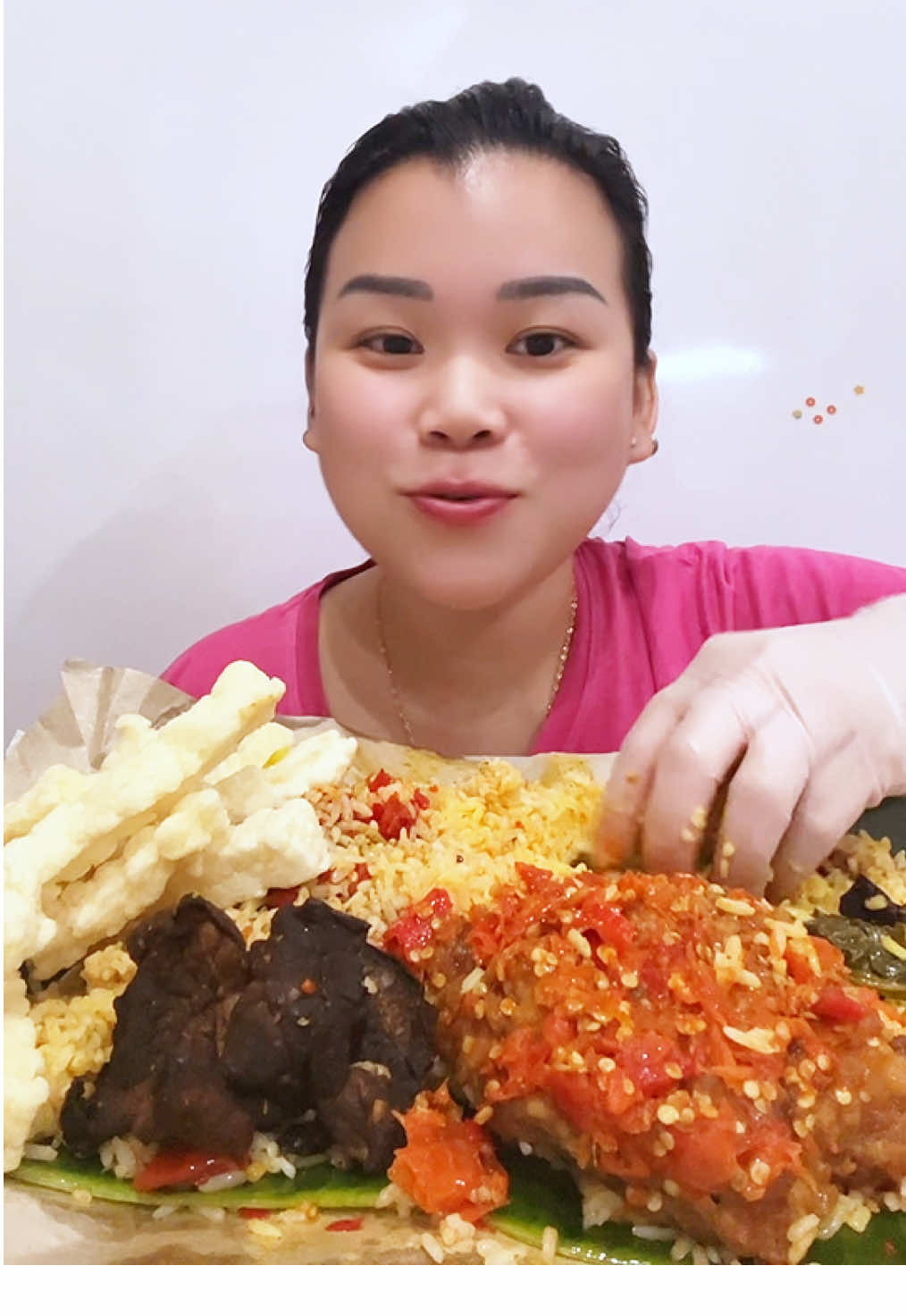 Butuh kesabaran tinggi nikmati naspad x ayam geprek ini 😭 ayam ojolnya keliling nyari rumahku ga nyampe nyampe 😭