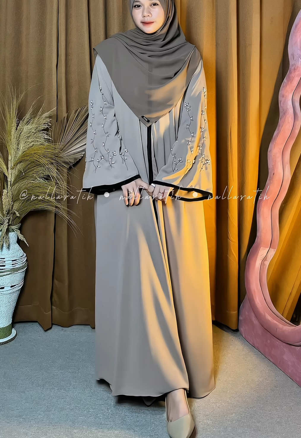 Lagi dan lagi Abaya dari @Syarah collections selalu bikin kalap😭🤏🏻 #abaya #abayastyle #abayacantik #abayaviral 