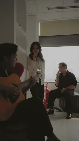 Dan bila kau tau betapa ku merindu, akan ku beri ruangku dan waktuku jika memang masih aku yang kau tuju… #DaunJatuh #MusikDiTiktok #RisingOnTiktok #Kini 