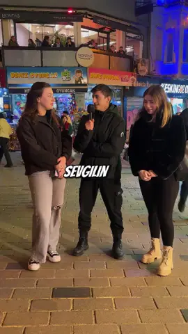 Sevgilisini Arkadaşıyla Test Etdi ( aşkımm??) #sokakröportajı #viraltiktok #viralvideo #gencem 