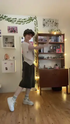 su-per jellyous !🪼🤍 #jellyous #ILLIT #dance #dancechallenge #2011 @ILLIT 