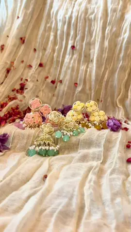 We’ll keep it simple, these are the perfect Mehndi outfit jhumkas for you. GRAB YOURS NOW  🌸💐🌺🌼 LIMITED STOCK  #mehendijewellery #haldijewellery #flowerjhumka 