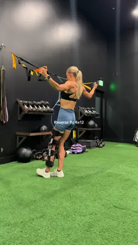 Being post - op has made me get a little more creative in the gym and add in some things I normally avoid. I started my back day with these and way more challenging than you’d think!! Let me know if you try! #acl #injuredathlete #fitnessmotivation #aclrecovery #aclsurgery #GymLife #backtothegym 