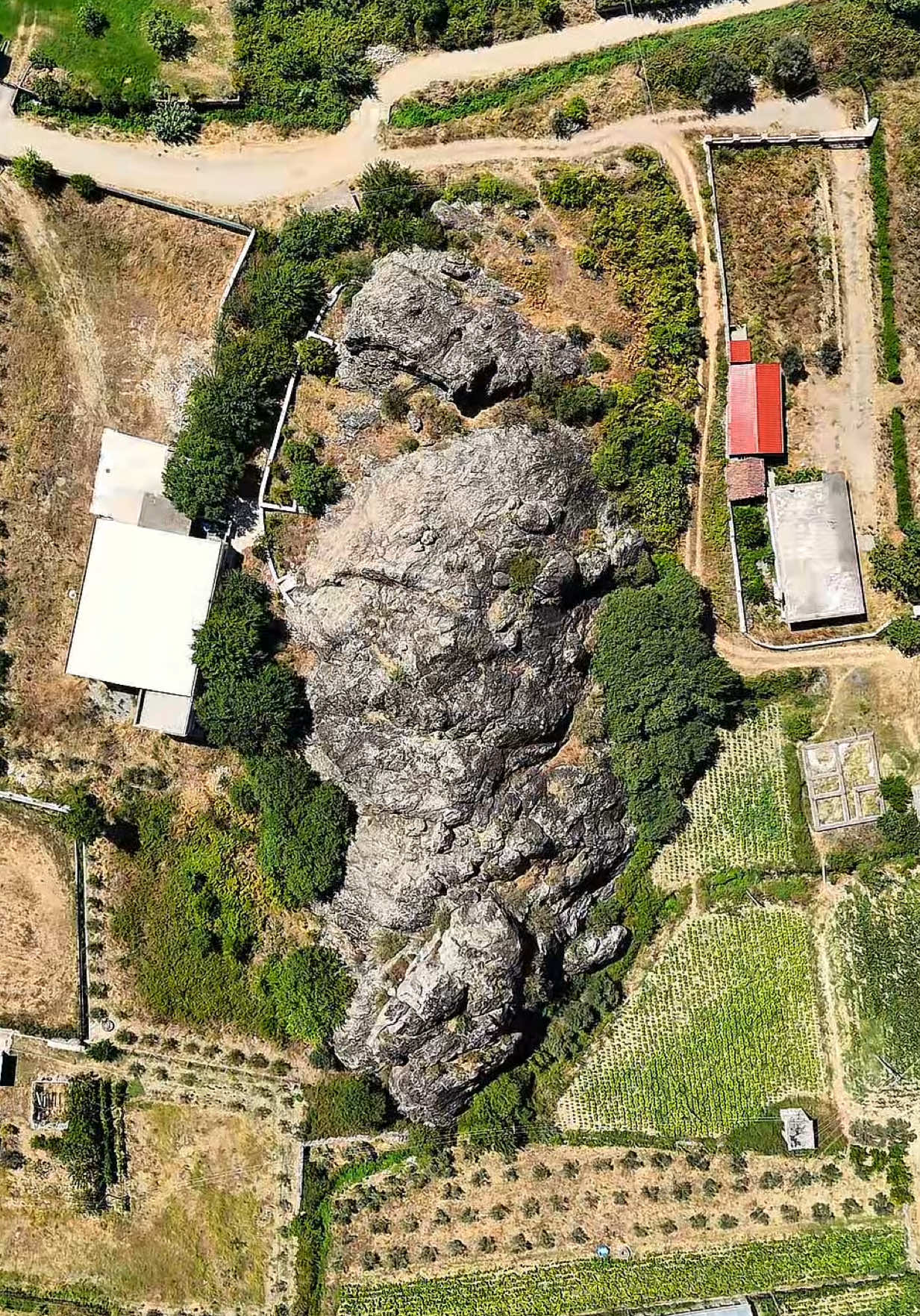 Guri i Zi 😍  📍Shkoder, Guri i Zi 🇦🇱  ℹ️ Monument Natyror  🎥 @TerencPepa  - - - #travel #terencpepa #shkodra #rragam #shkoder #dji #gurizi                      
