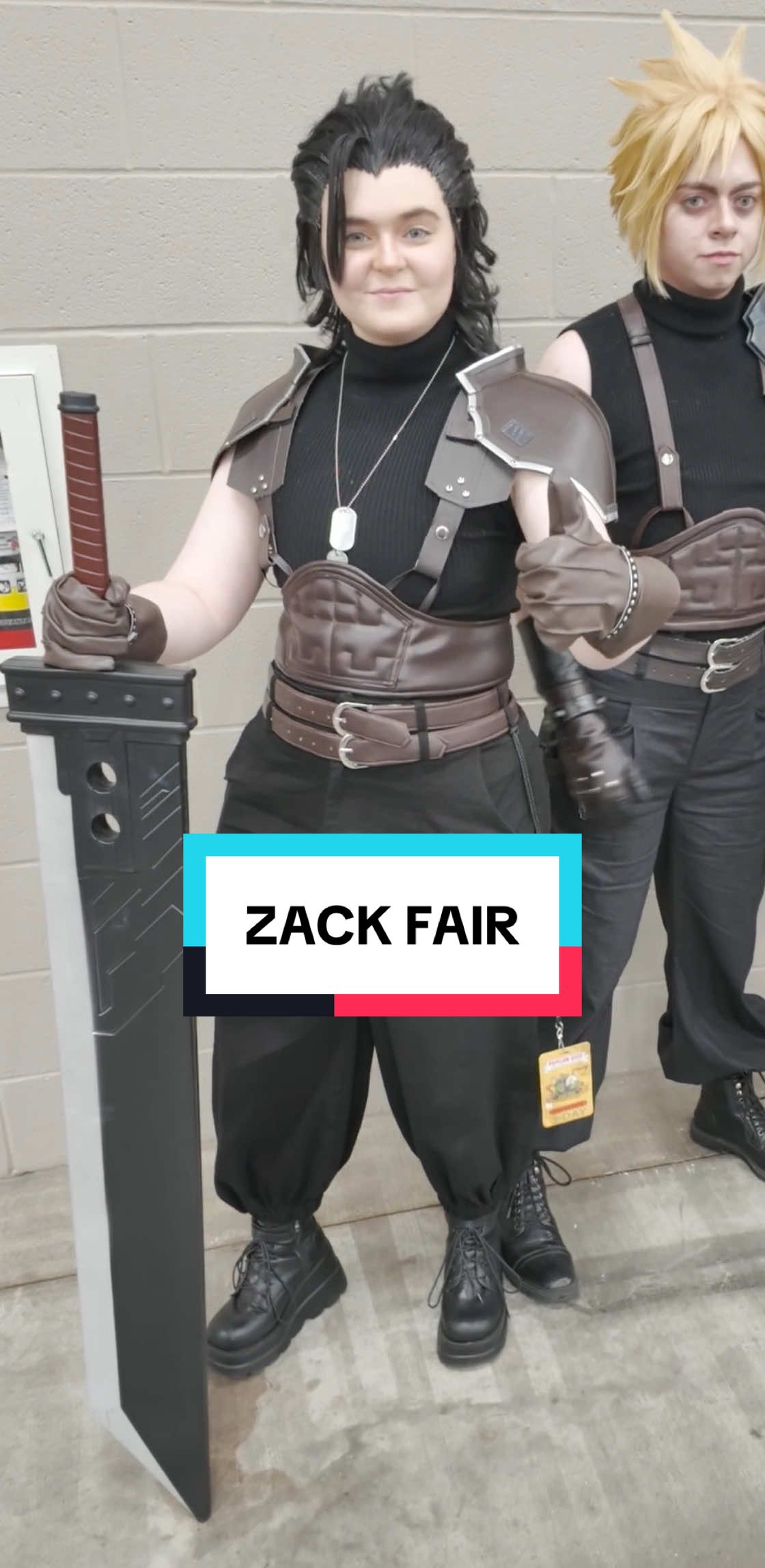 👏🏼 We were so hyped to run into @Matty Boi  🍉 and their incredible group again at Popcon Indy—cosplaying Zack from Final Fantasy VII: Crisis Core! 🖤⚔️ We first met this crew back at Indiana Comic Con in March, but a tech glitch kept us from posting that interview 😭 So when we saw them again at PopCon, we had to make it happen! 🎤 More interviews from this awesome crew coming soon, so stay tuned! #FinalFantasyCosplay #PopConIndy #ZackFairCosplay @Final Fantasy VII 
