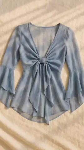 masih bingung pilih ootd ke pantai, pake ini aja sayy🥰 blouse wanita asimetris tie dye gradasi biru- atasan korea kekinian bahan chiffon Stretch tipis transparan outer staylish blouse jaring ootd beach club hangout casual elegan #fypシ #fyp #ootdfashion #koreanstyle #viral #atasanlucu 