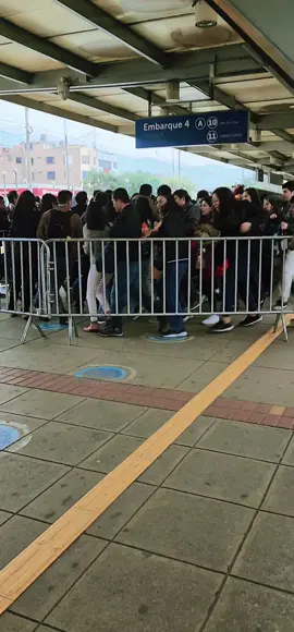 Cositas que se ven en la estación Naranjal del Metropolitano 😎 #Serpiente🐍  #Metropolitano #EstacionNaranjal