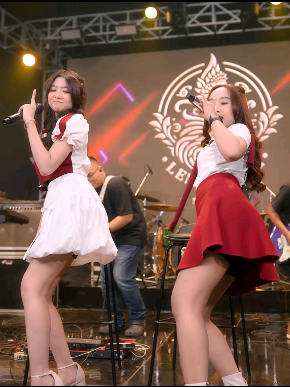 Ochi Alvira Ft. Diva Hani 