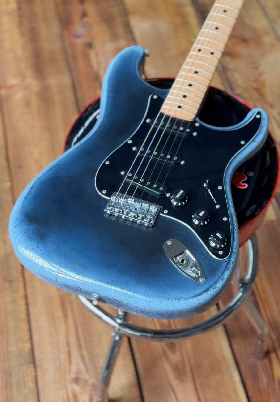 How insane is this 1979 Fender Strat?! 🤯 Over the years the original black finish has reacted and turned blue in places. Now available for sale at just £1,999, we don’t think this one will hang around long!  Shop now 🎸 fatbottomguitars.com #fender #guitar #guitartok #vintageguitar 