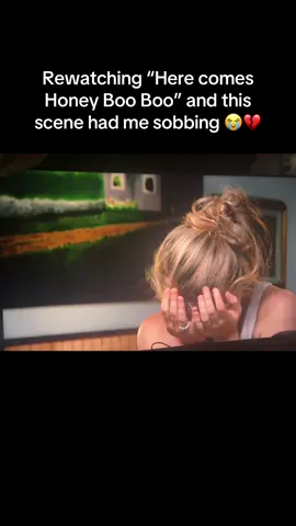They were discussing removing Kaitlyns 2nd thumb. I’m a mama now so it just hits different. Especially since Anna is no longer here 💔 she sure loved her babies. #herecomeshoneybooboo #2010s #realitytv #tlc #honeybooboo #annacardwell #rip #pumpkin #alanathompson #fyp #sad #momlife #fkcancer🌈 #amotherslove #mamajune #mamajunefamilycrisis #kaitlyn #beingamom 