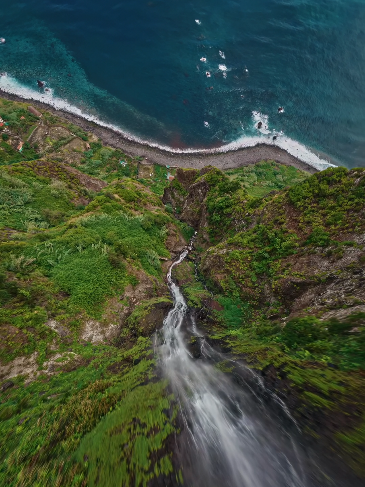 Guess how many waterfalls there are in Madeira ⛰️ #madeira #portugal 