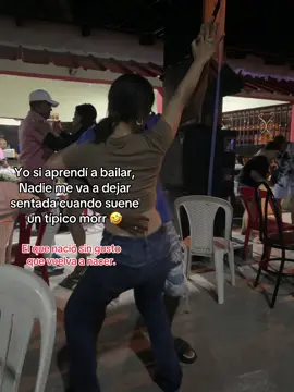 Que maldito gusto 🤣🤣@rinaestrella09 @anairis_brito #parati #viral #todosmienten #tipico #bailando #CapCut 