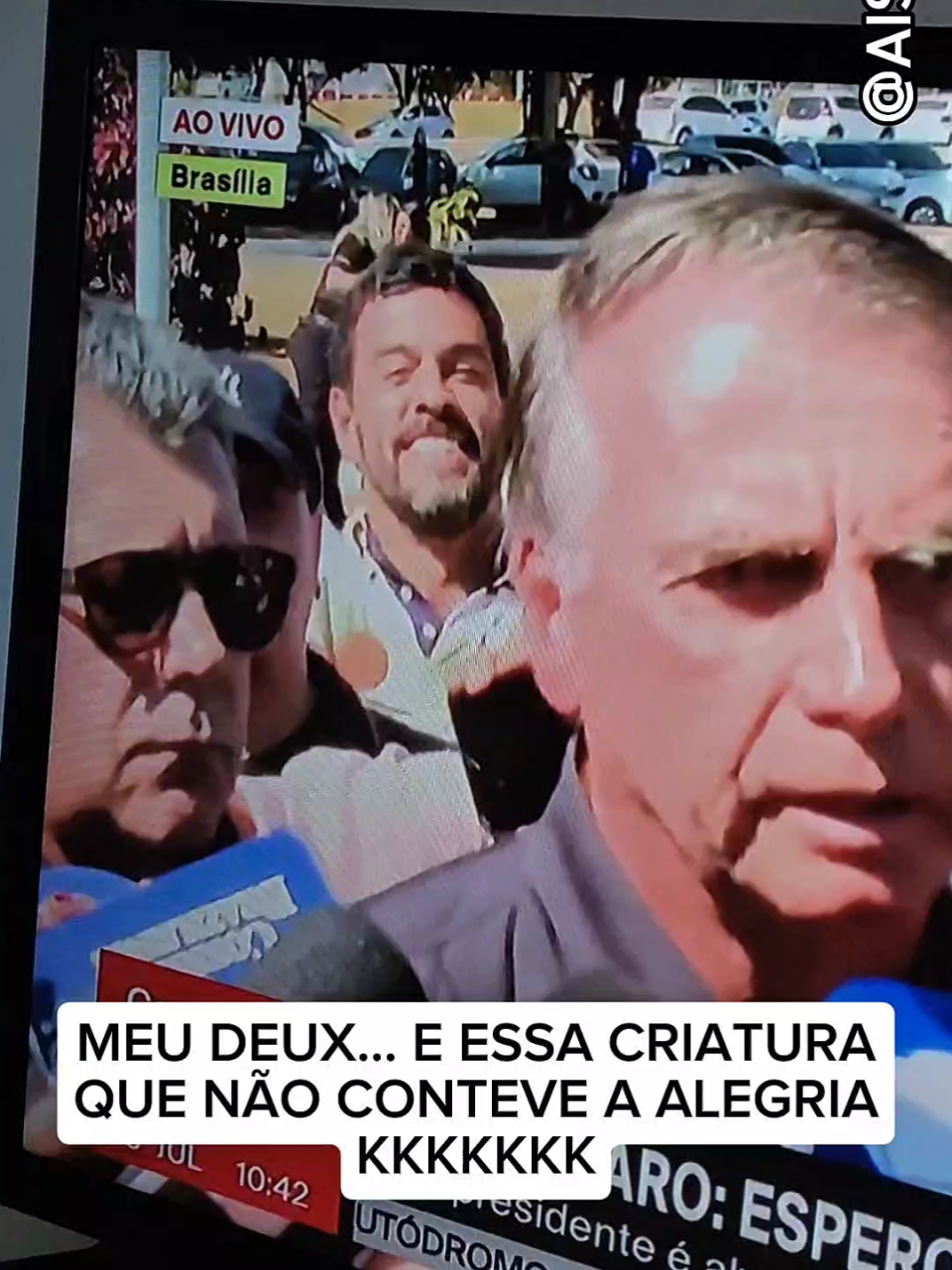 Homem não Conteve a Alegria e Comemora a Tornozeleira Eletrônica de Bolsonaro 😂😂 #bozo #globonews #bolsonaro #lula #pl #pt 