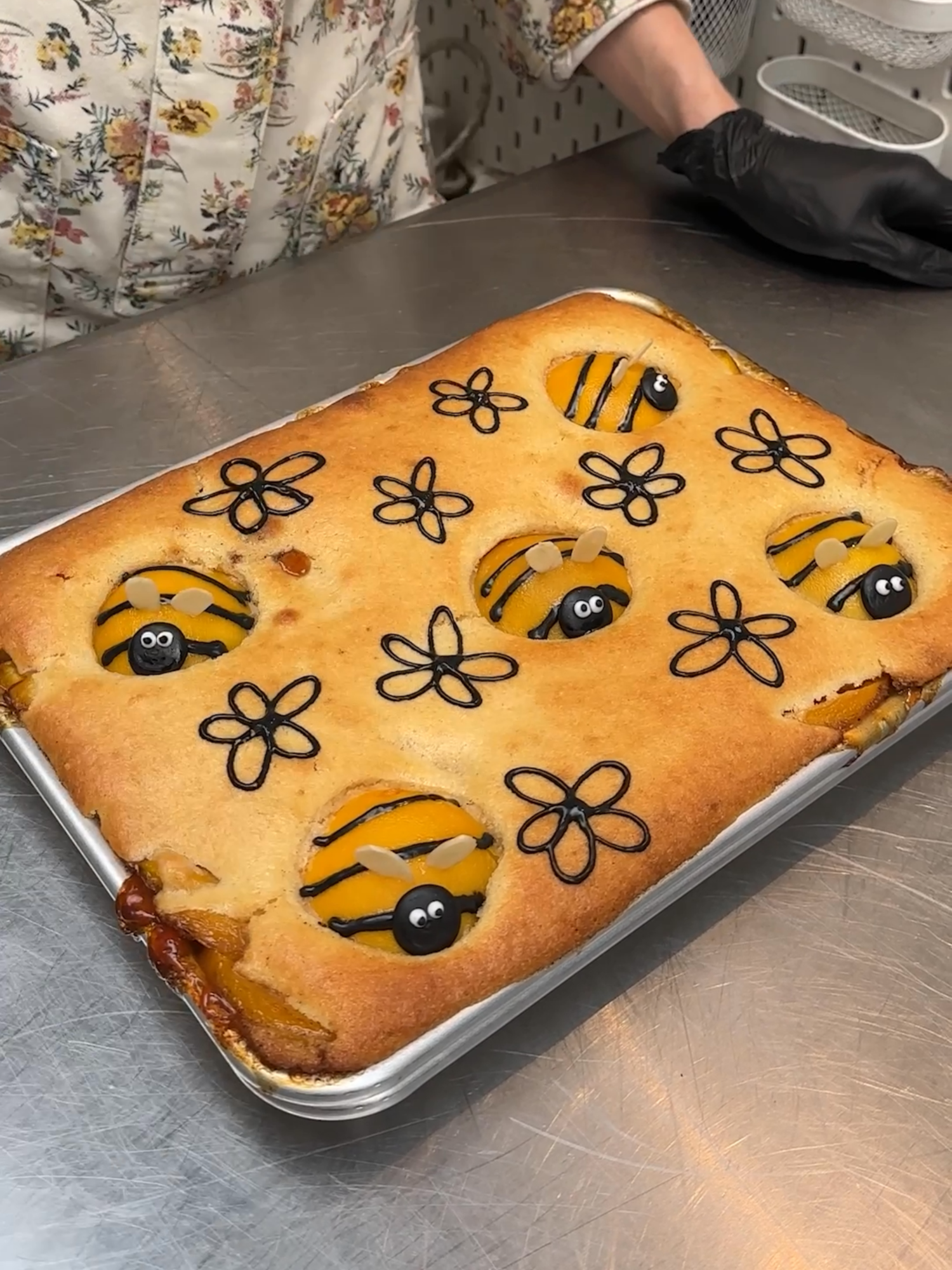 Bee Peach Cobbler 🐝 #fyp#usa🇺🇸#cake#cakedecorating