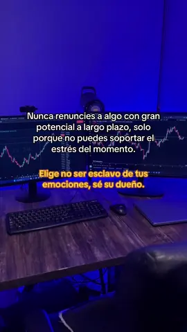 Cuando escuches que el trading es un 80% emocional, es porque así es. Te enfrentarás a ti mismo y debes ser consciente de las decisiones que tomas cuando estás bajo emociones negativas. La mayoría pierde por no saber gestionarlas y seguir un plan. Ve a tu ritmo y aprende de cada error #trading #trader #emociones #psicotrading #motivation #fyp 