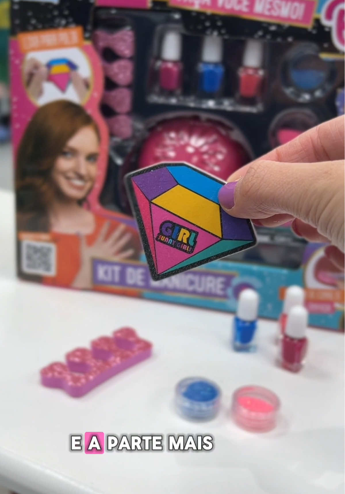 Kit Manicure Infantil: diversão e criatividade garantidas! 💅🏻 As pequenas vão amar brincar de manicure! Com esmaltes coloridos, secador, lixa e muito purpurinas, elas podem soltar a imaginação e criar decorações nas unhas cheias de personalidade. Uma forma divertida de estimular a criatividade e fazer com que se sintam ainda mais especiais! Nosso site: ggpel.com.br Ou compre em nossas lojas físicas (Ponta Grossa, PR) #ggpel #papelaria #papelariaonline #pontagrossapr #brinquedos   
