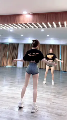 Mới học nên chưa có ok lắm🥹#tapnhay #hocnhay #dancer #xuhuong 