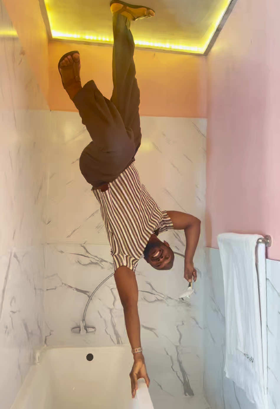 🥳🥳We recently hosted Daniel Etim Effiong at the Landmark Upside Down House, and it’s safe to say he had an absolute blast exploring every corner!  😎😜Have you made your weekend plans yet? Make sure the Landmark Upside Down House is right at the top of your list! It’s an adventure you don’t want to miss! Trust us, your camera roll will thank you 😊  #creatorsearchinsights #housetour #explorer #explorepage✨ #viral #landmark #landmarklagos #upsidedownhouse 