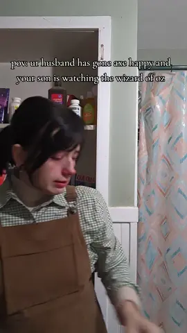 I think this is the only one for today, I have to eat this entire pack of Oreos  #horror #horrortok #cosplay #theshining  #cosplayersoftiktok #horrorcosplay #wendytorrance 
