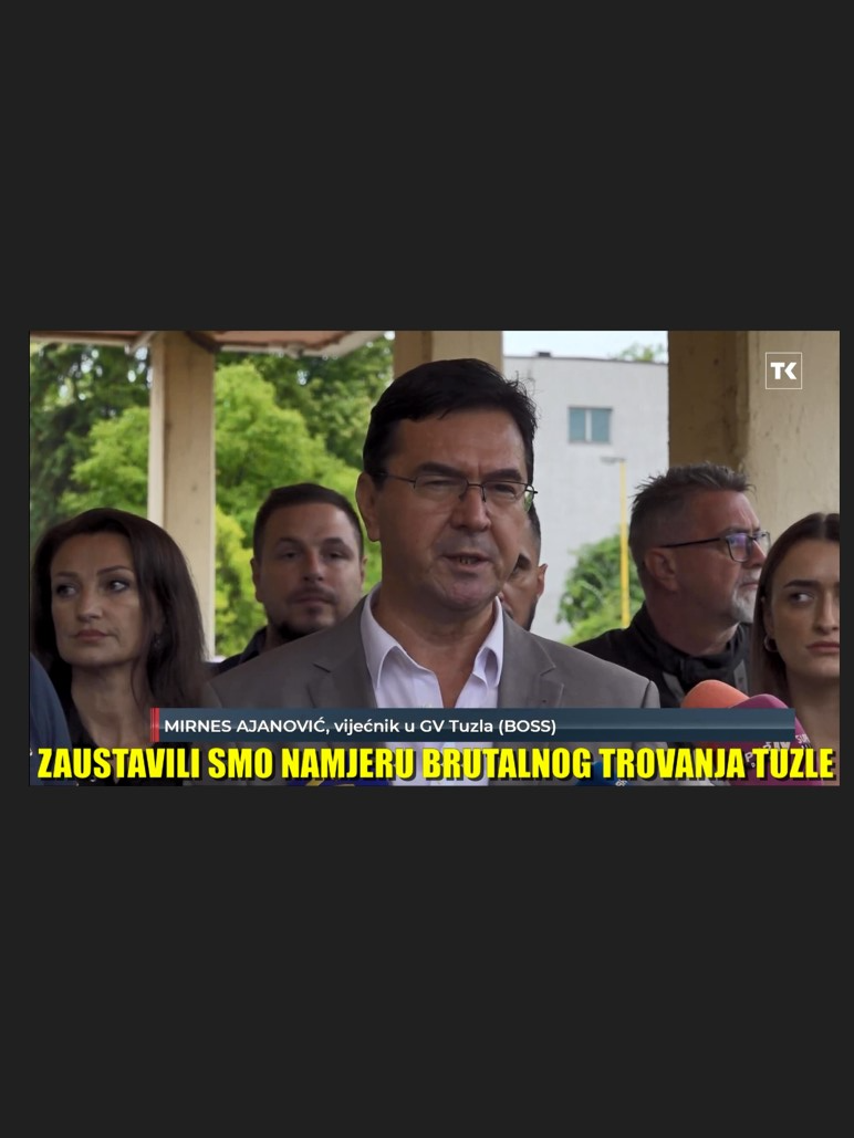 ZAUSTAVILI SMO NAMJERU BRUTALNOG TROVANJA TUZLE RTVTK: Burno ispred Termoelektrane u Tuzli: Zaustavljeno spaljivanje 100 tona otpada! Vijećnici Gradskog vijeća Tuzla okupili su se ispred Termoelektrane, kako bi zatražili od uprave ovog javnog preduzeća pismenu garanciju i potvrdu da neće spaljivati otpad, kako je to ranije najavljeno. Nakon protesta vijećnika i građana, projekat spaljivanja alternativnog goriva je obustavljen. Potvrdu smo dobili iz Elektroprivrede BiH. Original link: https://www.youtube.com/watch?v=DnevoF1UYRw Dio ostalih objava:  https://www.facebook.com/A.Mirnes/videos/2806408242882323/? Vijećnici Gradskog vijeća Tuzla podnijeli prijave protiv direktora Termoelektrane Tuzla Građani Tuzle zabrinuti nakon najava spaljivanja opasnog RDF otpada Izvor: BHRT/Maja Nikolić Vijećnici Gradskog vijeća Tuzla jutros su podnijeli kaznene prijave protiv direktora Termoelektrane Tuzla, direktora Elektroprivrede BiH i nadležnih u Ministarstvu okoliša Federacije BiH, nakon što nisu dobili pismenu garanciju da u TE Tuzla neće doći do eksperimentalnog spaljivanja 100 tona opasnog RDF otpada.  Smatraju da ove institucije ozbiljno ugrožavaju zdravlje i živote građana, jer ovo područje nikako nije pogodni za spaljivanje ovakve vrste otpada, posebno na području TK gdje godišnje oko 300 ljudi umire od karcinoma pluća. Kako su vijećnici rekli za BHRT, nadležna tužiteljica u Sektoru za borbu protiv kriminala već je formirala predmet, a vijećnici su prijave podnijeli i Federalnoj upravi policije i SIPA-i. Građani naselja koja gravitiraju uz TE Tuzla tvrde da je već došlo do spaljivanja otpada jer je proteklih dana zrak u njihovim sredinama bio gorak i iznimno zagađen. Link BHR: https://www.youtube.com/watch?v=4bMWGSNSkOc https://www.bhrt.ba/vije%C4%87nici-gradskog-vije%C4%87a... Inspektori FUP-a i MUP-a TK ušli u Termoelektranu Tuzla! https://salines.ba/.../salines-doznaje-inspektori-fup-a.../? Vijećnici predali krivičnu prijavu, Elektroprivreda BiH 15 minuta kasnije saopćila da neće spaljivati otpad https://faktor.ba/.../vijecnici-predali-krivicnu.../225177? USVOJENI ZAKLJUČCI VANREDNE SJEDNICE GRADSKOG VIJEĆA TUZLA, NA PRIJEDLOG VIJEĆNIKA MIRNESA AJANOVIĆA GRADSKO VIJEĆE TUZLA ZAUZIMA REZOLUTAN STAV DA NE DOZVOLJAVA SPALJIVANJE RDF OTPADA (ALTERNATIVNOG GORIVA) U TERMOELEKTRANI TUZLA  https://www.facebook.com/ajanovic.mirnes/posts/pfbid02vaQXGKdwEmQHh8RmdwUcSRTsB3v2g6qAoc6w4cCFBUGF9xcGCaRqTx6Cnq9G46GJl?