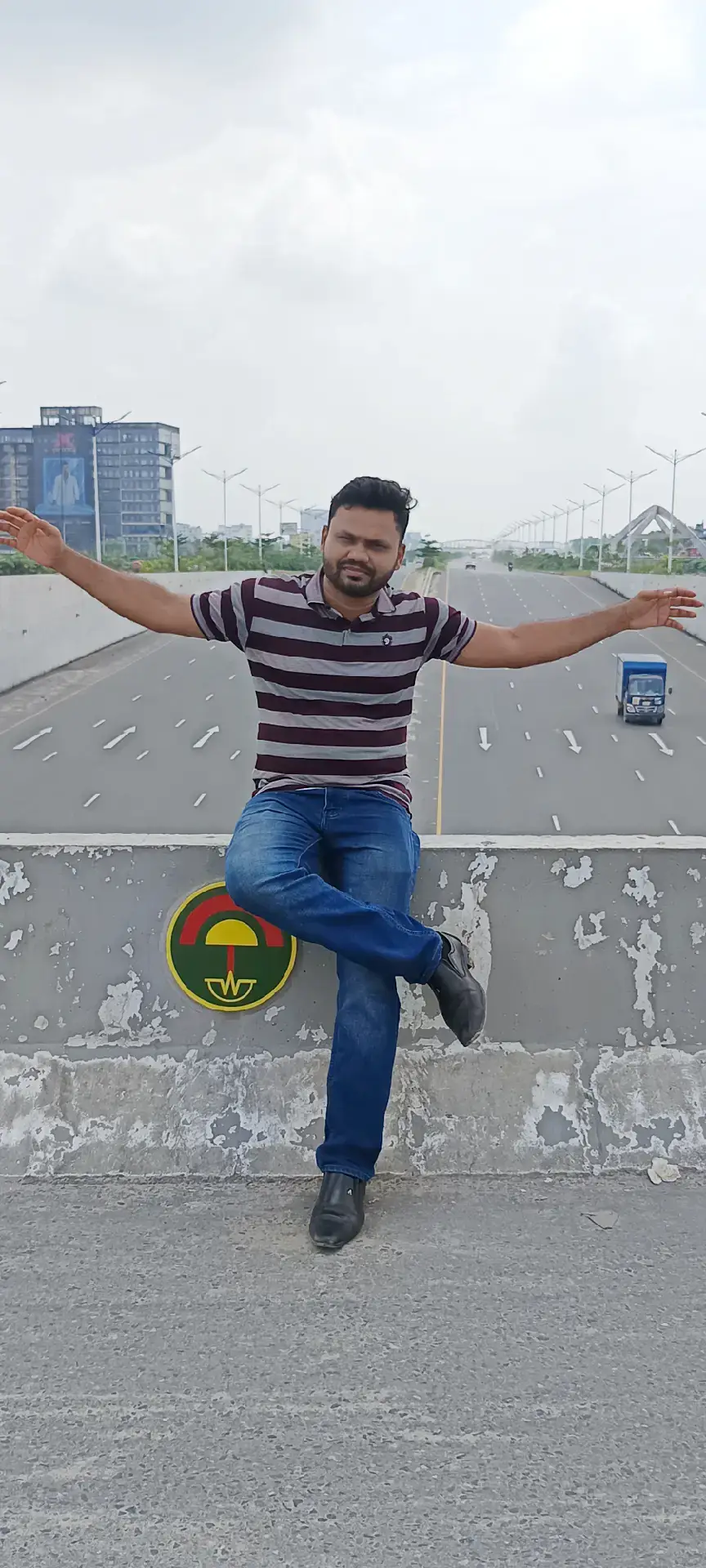 পাখি নই যে উড়ে যাব। সূর্য নই যে ডুবে যাব। প্রদ্বীপ নই যে নিভে যাব। আমি তো তোমার বন্ধু–🥰 তাই চিরদিন পাশে রব।❤️