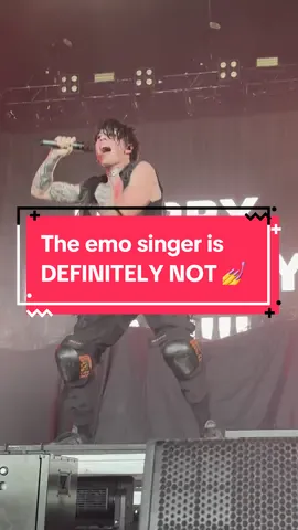 “No no they’re straight! It’s definitely just a stage thing….” Hmm… SH0W an emo or fan of emo boys… #emo #emoboy #emoboys #rockmusic