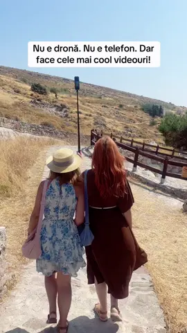 😎 Nu, nu e dronă. E noua Insta360 X5, o cameră mică, cu stick invizibil, care a surprins cele mai frumoase momente din vacanța noastră în Grecia 🇬🇷💙 👉Am filmat tot în 360, din orice unghi, fără să ne stresăm cu încadrarea. Partea cea mai tare? Aplicația are o funcție de AI auto-edit, care alege automat cele mai bune cadre și îți face un clip ready-to-post în câteva minute. 🎥 Chiar dacă e mică și nu ocup mult spațiu în bagaj, e genul de cameră pe care o iei în buzunar și scoți cele mai cool videouri.  👉 Salvează dacă îți dorești și tu un gadget ca ăsta în următoarea vacanță @Insta360 Romania  #gifted #romaniatiktok #caltoreste #inedit #insta360 #vacanta #5pasidebine #fyp #foryoupage❤️❤️ #surorilecalatoare 