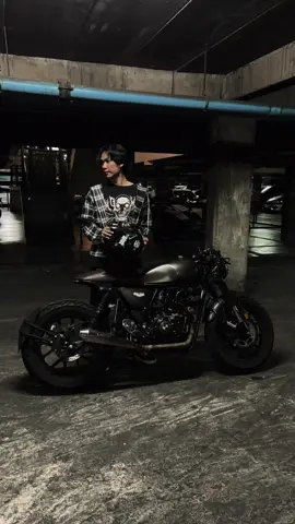 🫥🫥🫥🫥 - - - - #caferacer #classic250 #gpxlegend  #imprintcustoms  #biker 