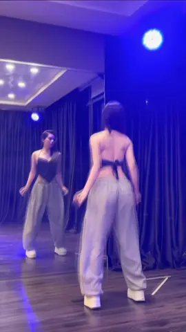 Tôi ko sợ ng khác nói xấu sau lưng tôi… Bởi vì lưng tôi ko xấu🤣 (DC : @Quách Ngọc Anh xính lao) #dbar #xuhuongtiktok #trending 