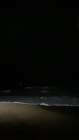 Vibes pantai malam” tuh nenangin bangetttt
