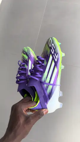 Crampons Adidas F50 disponible Sur whattssap 📞77-143-12-04 🛍️