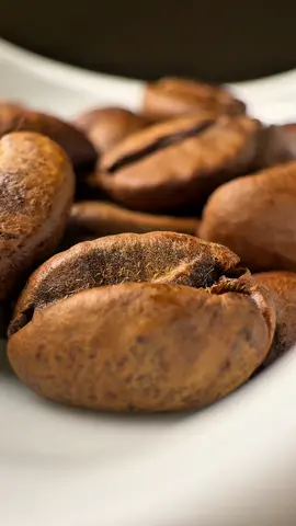 عدسه المايكرو 😮‍💨🤩 @RaysRoastery - محمصة ريز  #explore #viral 
