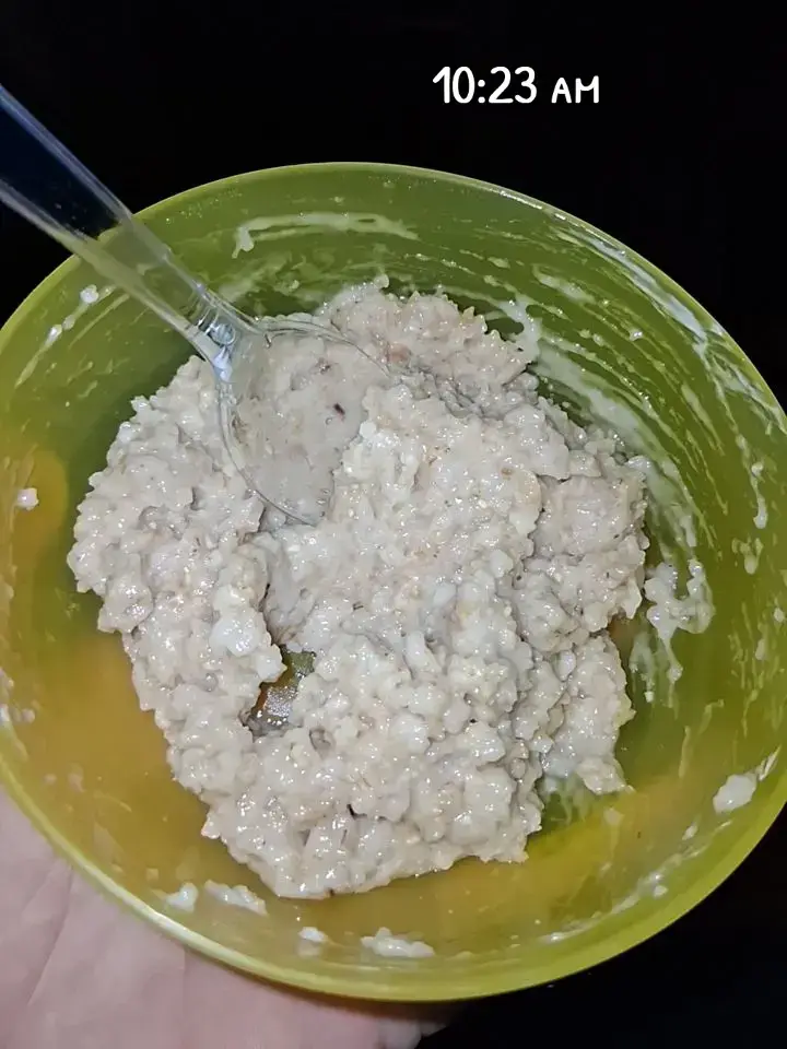 lower sugar maple brown sugar oatmeal. it was actually delicious, which is weird, because I used to hate oatmeal. 