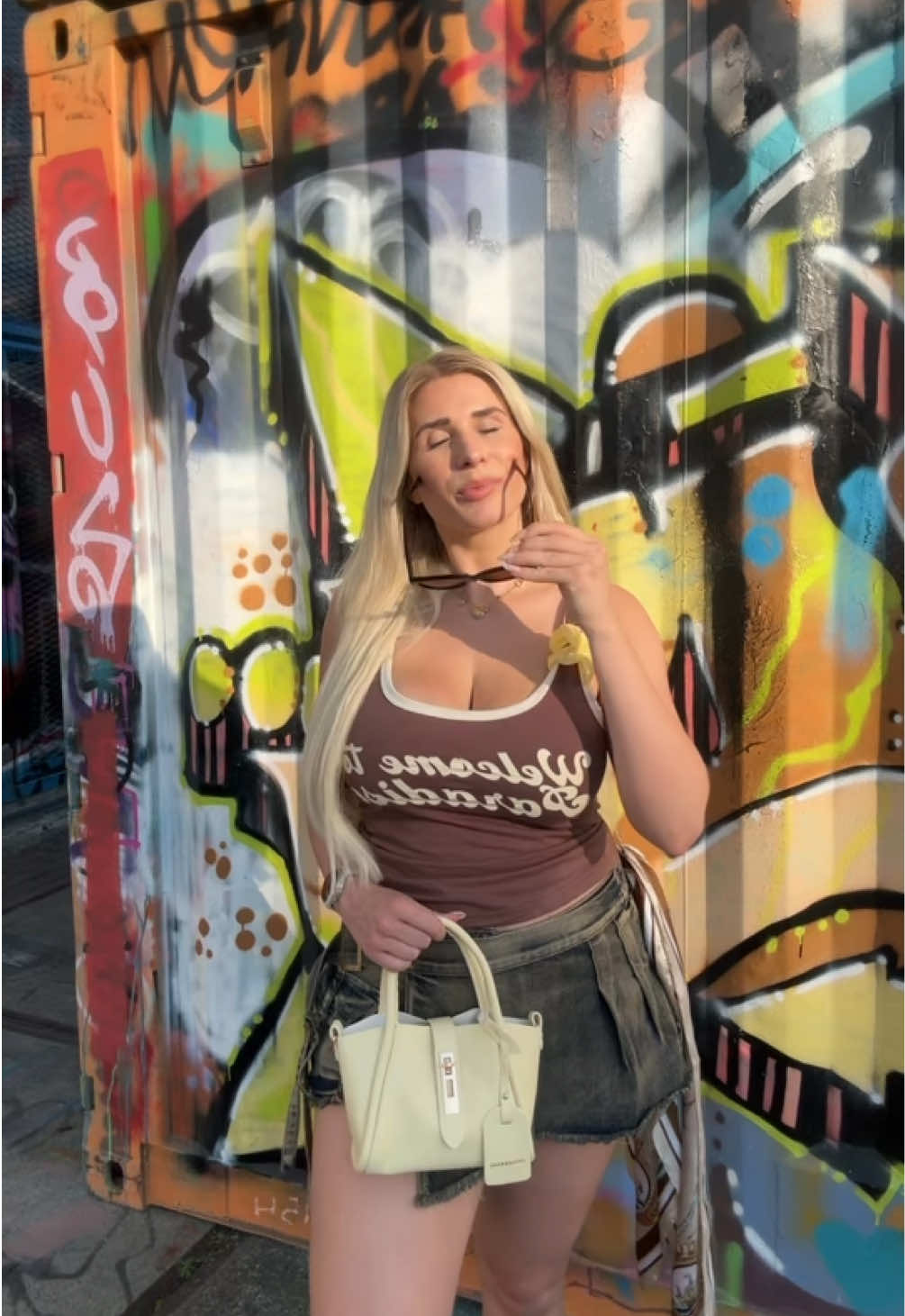 Cute outfits make my day better 🌼 #butteryellow #brownoutfits #StreetStyle #StreetFashion #amsterdam #casualoutfits #festivaloutfit #concertoutfit #summeroutfit #summeroutfits #summeroutfitinspo #y2koutfits #y2k #y2kaesthetic 