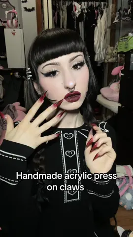 I feel like a vampire in these nails! 💅🏻🧛🏻‍♀️ #handmadenails #pressonnails #pressons #pressonnailbusiness #nails #claws #nailtok #fashion #trending #alt 