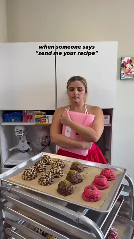 My DMs are filled of this😂🥲 #homebaker #bakeryowner #bakerlife #homebaking #cookierecipe #recipes #smallbusinessowner #smallbakery #bakingbusiness #cookies #sweettooth #dessertinspo #orlandobaker #disneyfoodie #ashsbakeshop 