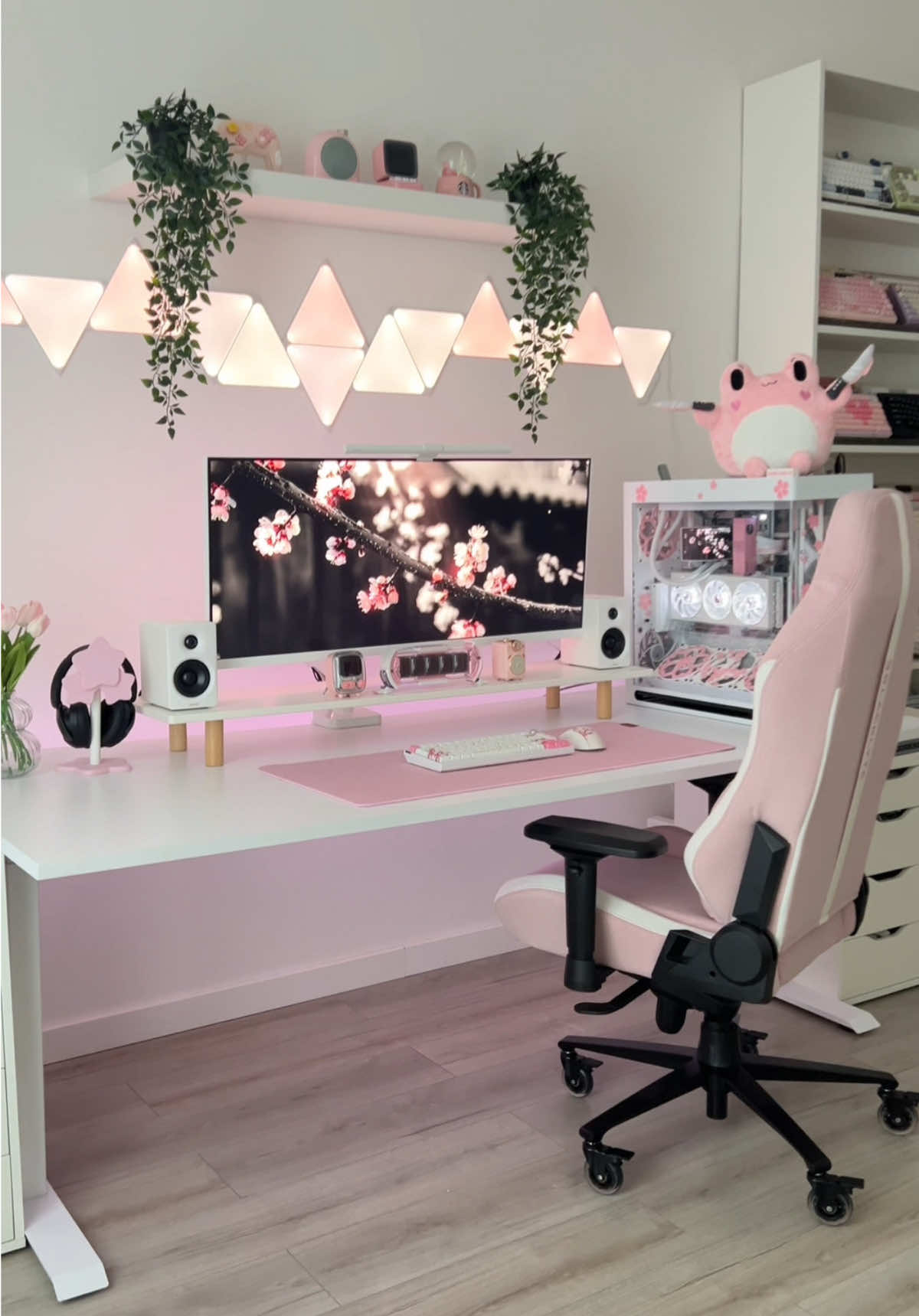 Pink or White? ✨ Just upgraded my desk setup with the new Quntis Monitor Lamp White 🤍 💡 Which one’s your vibe?  #WorkFromHomeSetup #AmazonFinds #cozydesksetup #GamingSetup #techtok           