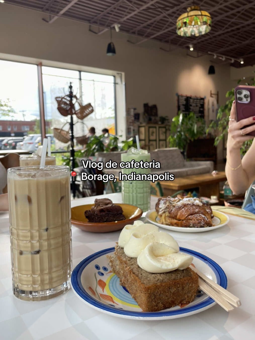 Que otro cafecito debería ir a conocer? ☕️  #indiana #latina #coffee #coffeeshop #friends #OOTD #Vlog 