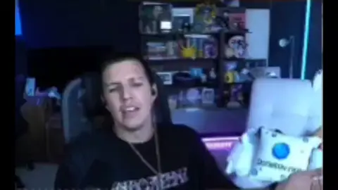 с дньом раждения #mzlff #mazellovvv #twitch #сднемрождения #караоке #стрим #донатофон 