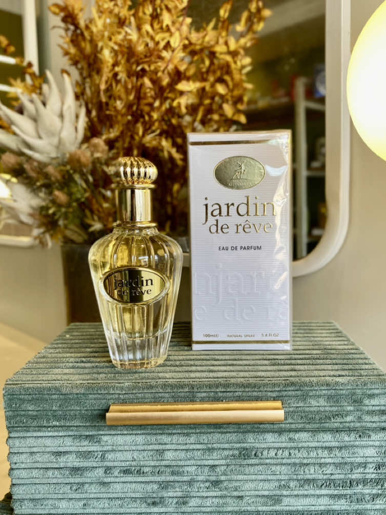 ✨ Jardin de Revê – Maison Alhambra ✨ Inspirado no icônico J’adore de Dior, essa fragrância traz toda a elegância, feminilidade e sofisticação em cada borrifada. Flores luminosas, frescor delicado e um rastro que encanta. Um luxo acessível para quem ama perfumes inesquecíveis. 🌼💫 #MaisonAlhambra #JardinDeReve #InspiradoEmJadore #PerfumeFeminino #LuxoAcessível #PerfumariaFina #PerfumesArabes #AMEglow #PatrocinioMG