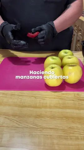 Entre semana también hacemos manzanas cubiertas deliciosas 🤤🍎 #snackbar #barradesnacks #manzanasconchamoy #manzanascubiertas 