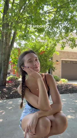An unboxing moment from some favorite brands 🥲 wanted to film this under this tree because it was a nice day to be outside, but reminds me of when I was 13, 14 filming under the same tree. I’m so thankful for my job & pr will always be so cool and special. Thank you to these lovely brands for thinking of me! 🫶 @Saie @KURT GEIGER @Nylon @BelliWelli @Sézane @Gucci 