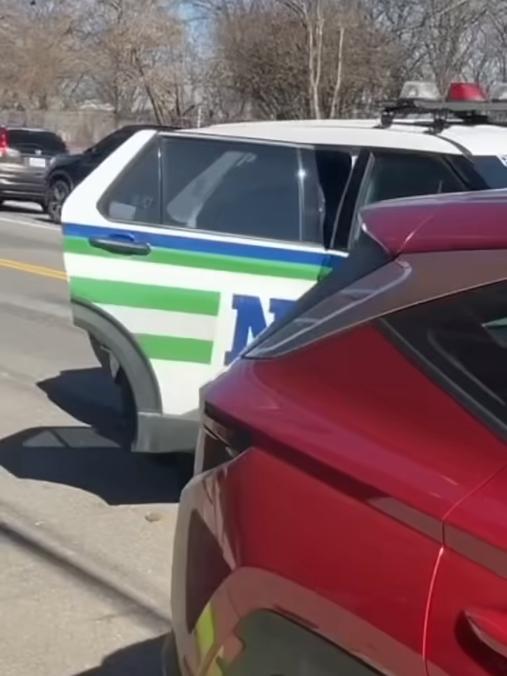 Suspicious Cop Smuggling DR🍃GS ON DUTY 😑👮🏻‍♂️#nypd #exposed #police #auditor #firstamendment
