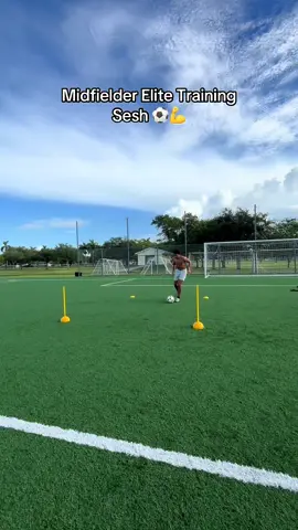 Midfielder Elite Training Sesh ! ⚽️💪 #fyp #football #footballtiktok #footballplayer 