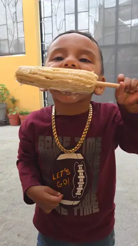 jajaja este si se los come con gusto🤣🤣🤣 #rafaelito #monkey #elote #corn 