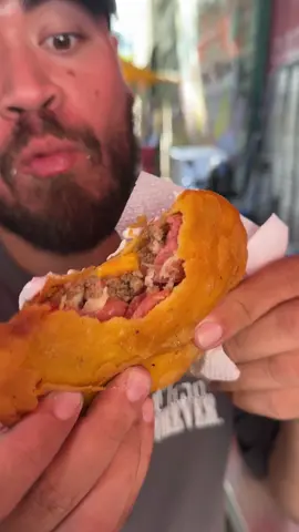 Probando comida callejera en la Universidad de Antioquia !! #comidacallejera #fritos #medellin #UdeA #universidaddeantioquia #antioquia #chicharron #comiodabarata #recomendacion #foodies #Foodie #viralreelsfacebook #reelviral #carimañola #arepadehuevo #colombianfood #foodstreet