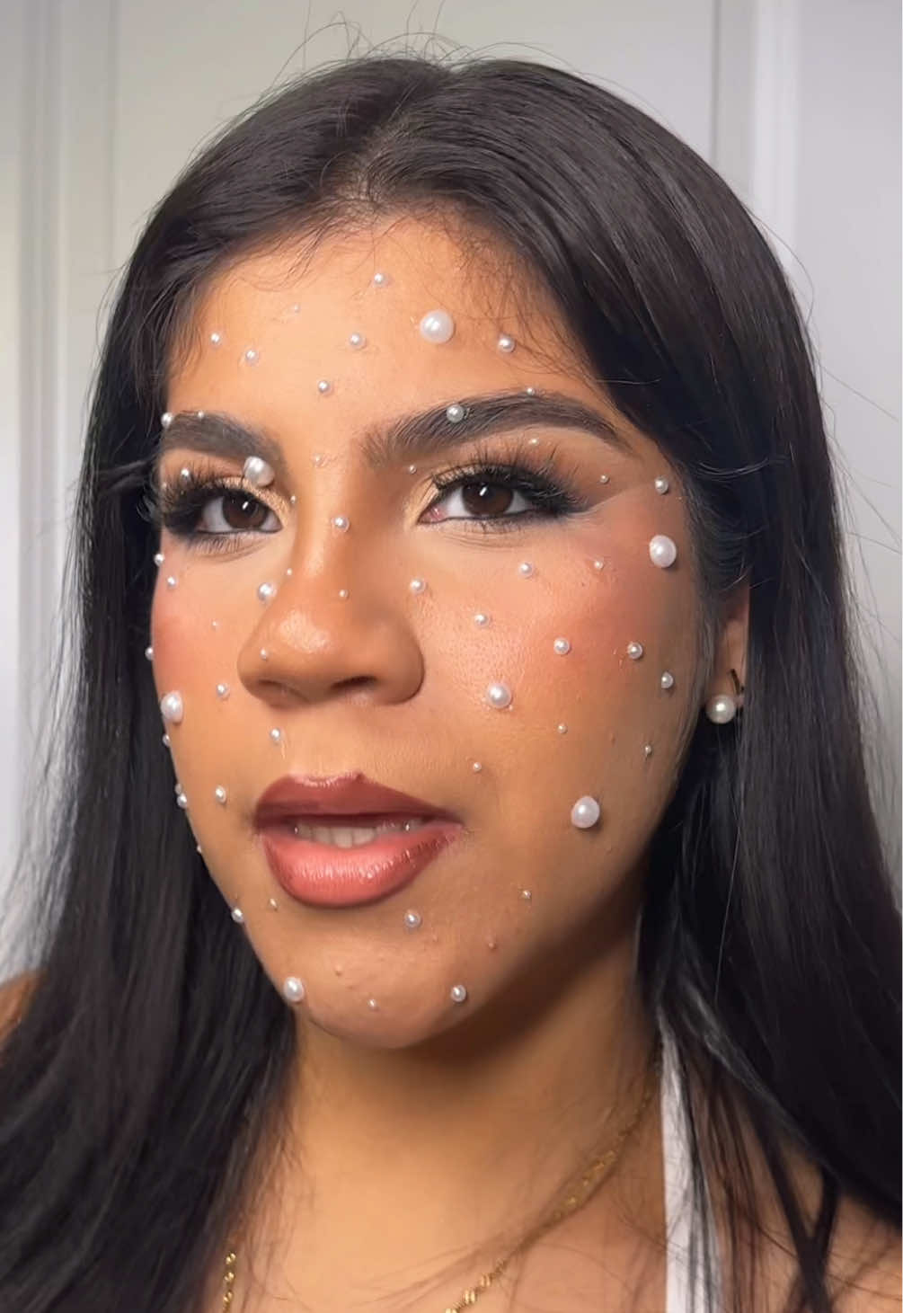 makeup Ib@leilani 🤍 literally obsessed with this pearl look ✨ #makeup #pearlmakeup #makeuptransition #maquillaje #artisticmakeup #makeupartist #creativemakeup 