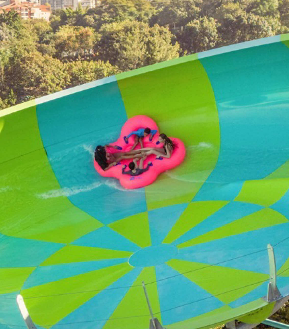 Está procurando frio na barriga? Não se preocupe, temos 3 atrações para você encarar:👀 1. Turbilhados: com as suas duas descidas de tirar o fôlego;😎 2. Half Pipe: para você descer e buscar sua alma depois;😜 3. XPirado para aqueles que são realmente corajosos.🫣 E aí, qual vai encarar? #hotpark #rioquente #goias #parqueaquatico 